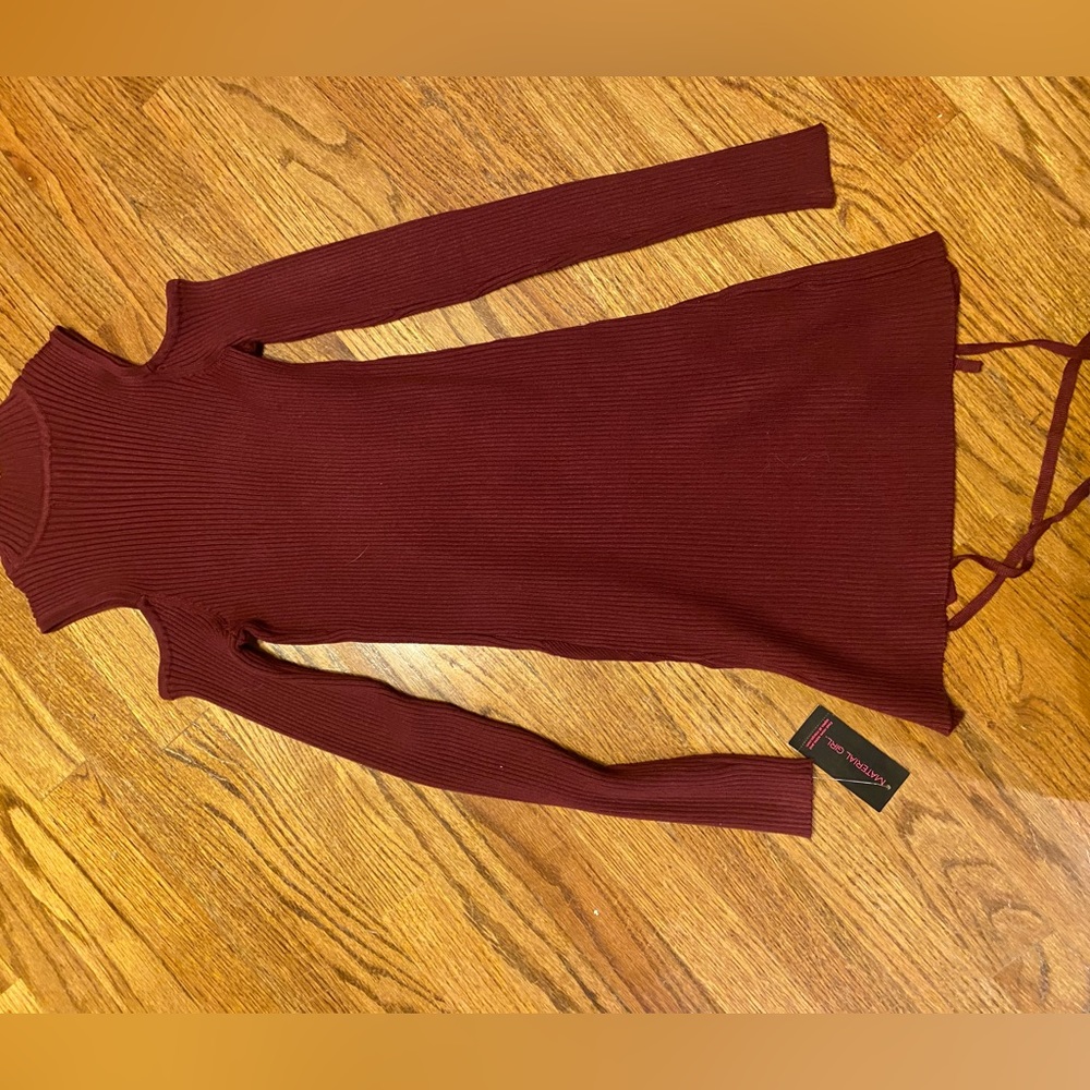 Shoulder cupped knit dress with lace.